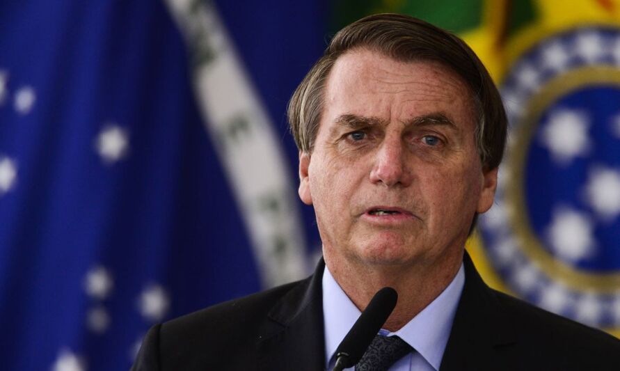 Imagem ilustrativa da notícia: Bolsonaro questiona a eficácia da vacina e cobra Anvisa 