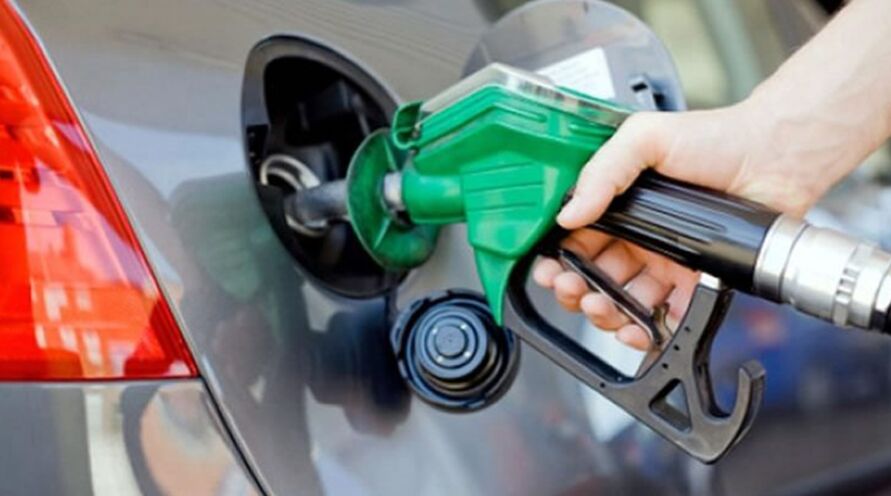 Com a mudança, o preço médio de venda da gasolina a distribuidoras passará de R$ 3,09 para R$ 3,24 por litro