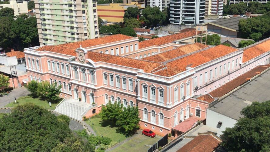 O Colégio Gentil Bittencourt, localizado no bairro de Nazaré, em Belém, suspendeu o início das aulas. 