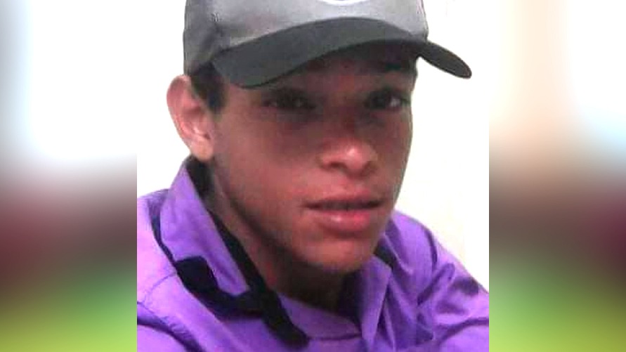A vítima foi o jovem Carlos Henrique Souza Santos, 21 anos, que foi executado com cinco tiros de arma de fogo, tipo pistola automática