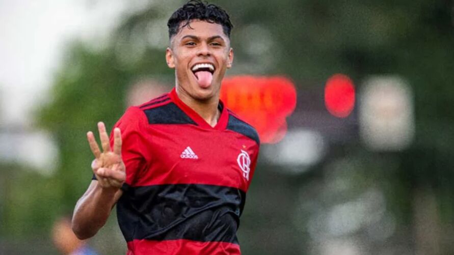 Mateusão marcou os últimos três gols da goleada do Flamengo