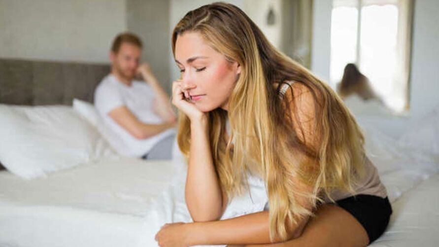 Disfunção erétil, queda da lubrificação vaginal, a dor,  e o estresse podem contribuir para a diminuição do sexo entre o casal.