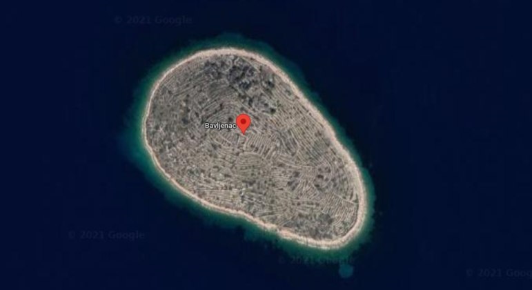 Ilha Baljenac, no Mar Adriático, na Croácia, parece uma impressão digital quando vista de cima
