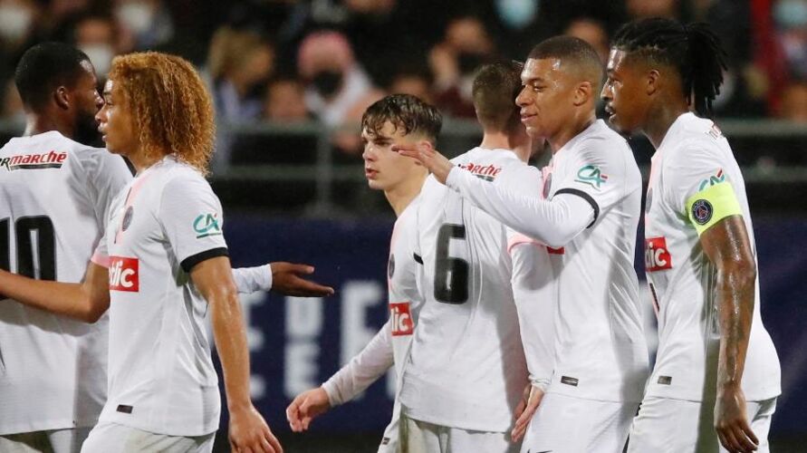 Imagem ilustrativa da notícia:  Com hat-trick de Mbappé, PSG goleia e vai às oitavas