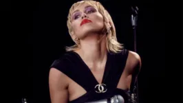 Imagem ilustrativa da notícia Rumo ao Brasil, avião de Miley Cyrus é atingido por raio