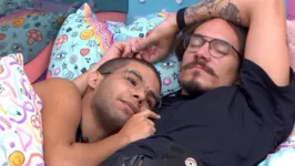 Vyni e Eliezer no quarto Lollipop