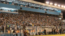 Torcida do Paysandu lotando as arquibancadas do estádio da Curuzu