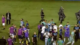 Confusão teve várias testemunhas entre jogadores e jornalistas.