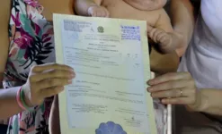 Iniciativa visa corrigir documentos que não tenham nome do pai da criança