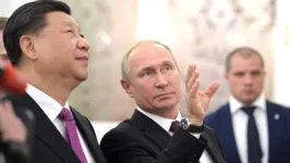 Os presidentes da China, Xi Jinping (esq.), e Rússia, Vladimir Putin, durante a COP26