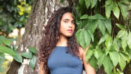 Letícia Moreira é professora e escritora. Publica sua primeira obra por meio de financiamento coletivo.