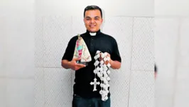 Frei Ricardo Catete tem curso de exorcismo e já participou de rituais.