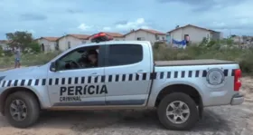 A perícia esteve no local do crime