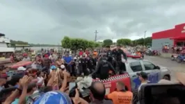 Imagem ilustrativa da notícia Vídeo: população vibra e comemora morte de pirata no Pará