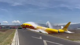 Imagem ilustrativa da notícia Vídeo: avião se parte em dois após pousar na Costa Rica