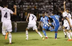 Lateral Patrick Brey (camisa 36), no momento do chute que culminou no gol de empate do Paysandu, diante do ABC