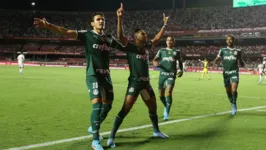 O jogador Rony, da SE Palmeiras, comemora seu gol contra a equipe do São Paulo FC, durante partida válida pela quarta rodada, do Campeonato Paulista, Série A1, no Estádio do Morumbi