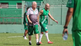 Novo técnico da Tuna Luso, Josué Teixeira, na primeira ativade com o elenco.