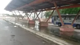Usuários do terminal de ônibus em Ananindeua denunciam as péssimas condições do local.