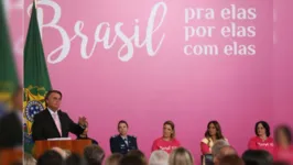 O presidente da República, Jair Bolsonaro, participa da solenidade de lançamento de uma série de iniciativas voltadas ao público feminino, no Dia Internacional da Mulher.