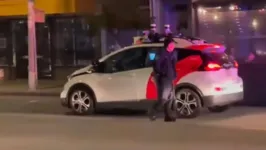 Carro não precisa de motorista para se locomover no trânsito