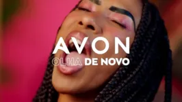 Inês na campanha da Avon que passa na TV