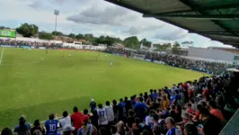 Com casa cheia, o Águia buscou o gol, mas parou nos erros de finalização