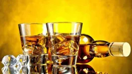 O consumo de bebida alcóolica é proibido para menores de 18 anos