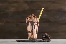 Você pode incrementar seu milk shake com outros ingredientes ou matar a sede e vontade com apenas alguns. Veja nas receitas!