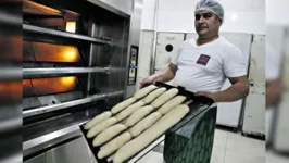 Algumas panificadoras reduziram a produção do alimento sagrado por causa dos gastos elevados.