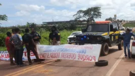 Protesto na BR-230 em Itaituba iniciou na noite de ontem (15).