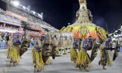 Escolas fizeram da Sapucaí mais uma vez palco da criatividade artística do brasileiro