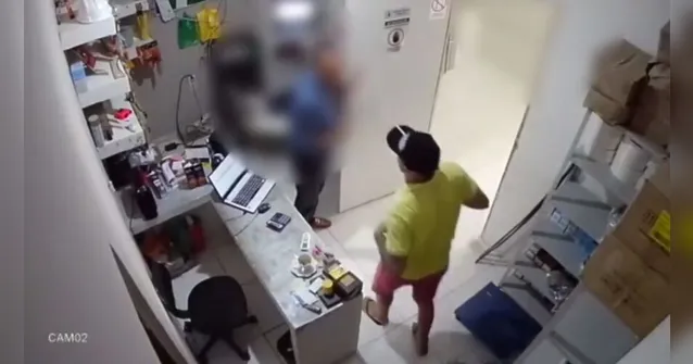 Imagem ilustrativa da notícia Vídeo: bandidos invadem loja na Mário Covas e tocam o terror