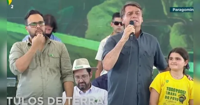 Imagem ilustrativa da notícia Bolsonaro comenta indulto a Silveira: "orgulhoso e feliz"
