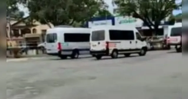 Imagem ilustrativa da notícia Vídeo: vans disputam passageiros em "racha". Veja!