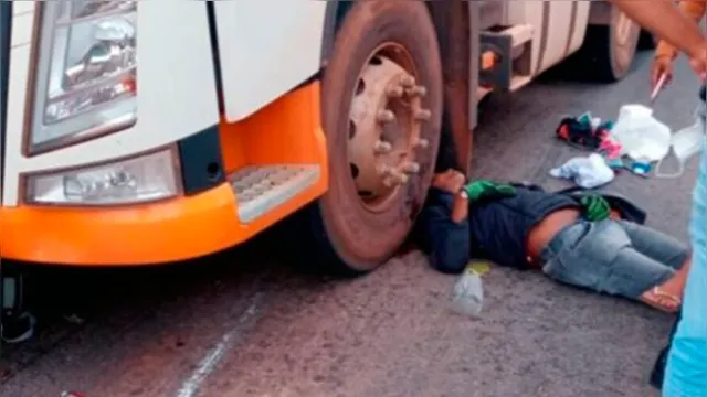 Imagem ilustrativa da notícia Motociclista morre embaixo de pneu de carreta no Pará