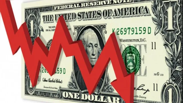 Imagem ilustrativa da notícia Dólar fecha abaixo de R$ 5 pela 1º vez desde de 2021
