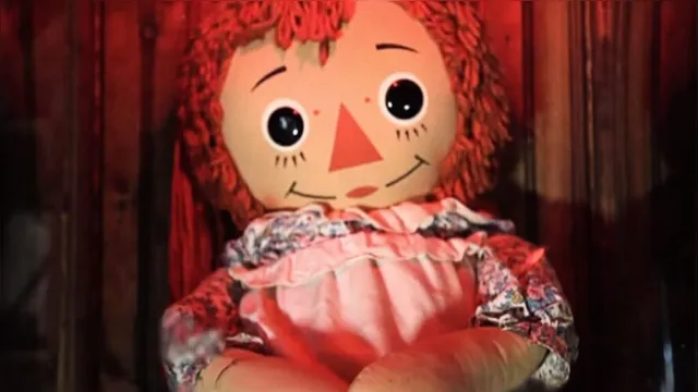 Imagem ilustrativa da notícia Vídeo: Verdadeira Annabelle é retirada novamente da caixa