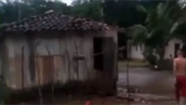 Imagem ilustrativa da notícia Vídeo: raio causa estragos em Vigia de Nazaré