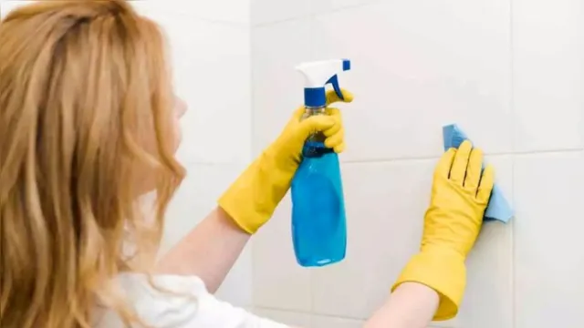 Imagem ilustrativa da notícia Conheça um truque caseiro para limpar o rejunte do banheiro 