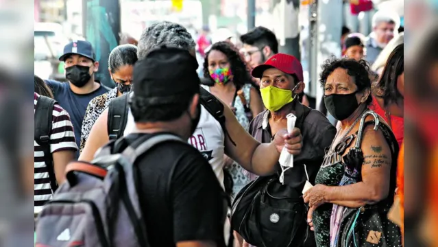 Imagem ilustrativa da notícia Vacinação avança e Estados flexibilizam uso de máscaras