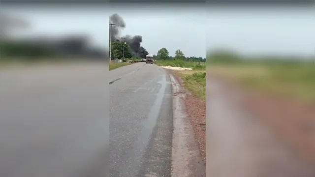 Imagem ilustrativa da notícia Fio elétrico cai sobre carro e mata homem em estrada no Pará