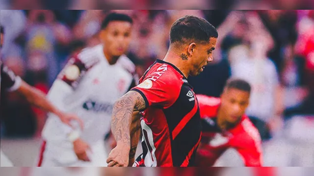 Imagem ilustrativa da notícia Athletico
bate o Flamengo e deixa a lanterna do Brasileiro