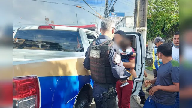 Imagem ilustrativa da notícia Bebê
é ferido com faca durante assalto a ônibus em Belém