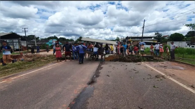 Imagem ilustrativa da notícia Moradores de Santa Izabel do Pará protestam na BR-316