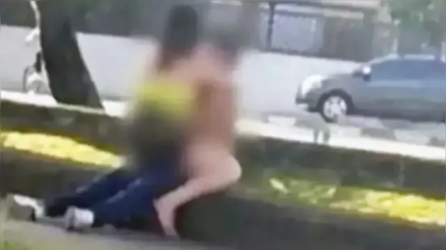 Imagem ilustrativa da notícia Casal é flagrado fazendo sexo na rua em SP; veja o vídeo!