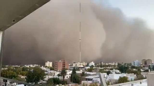 Imagem ilustrativa da notícia Nuvem de poeira engole cidade e causa morte; veja o vídeo