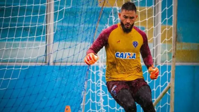 Imagem ilustrativa da notícia Ex-Paysandu, goleiro está na mira da Tuna Luso? Entenda!