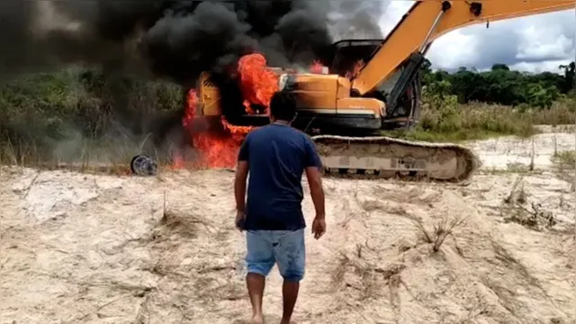 Imagem ilustrativa da notícia Ibama destrói máquinas e acampamento em garimpo ilegal