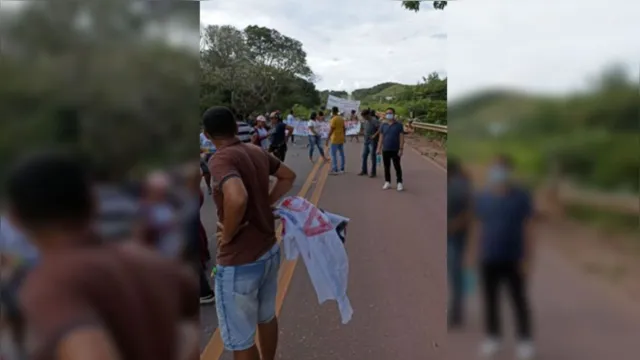 Imagem ilustrativa da notícia Manifestantes interditam totalmente a BR-010 no Pará